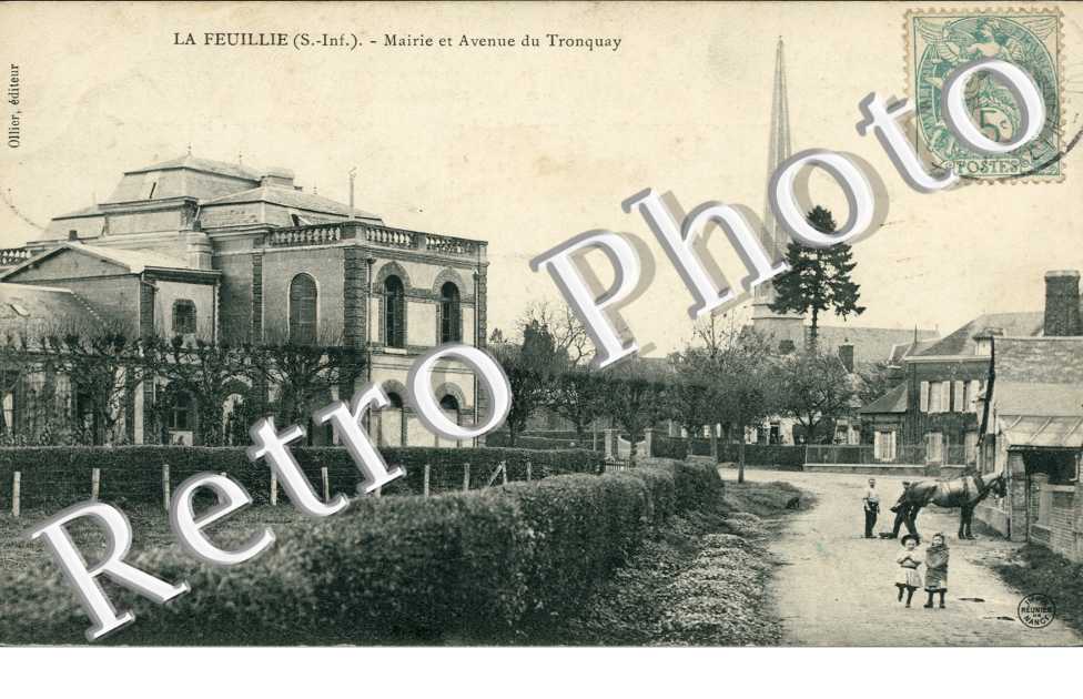 la Mairie et l'Avenue du Tronquay