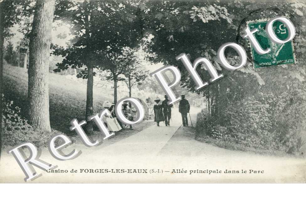 Allee principale dans le parc