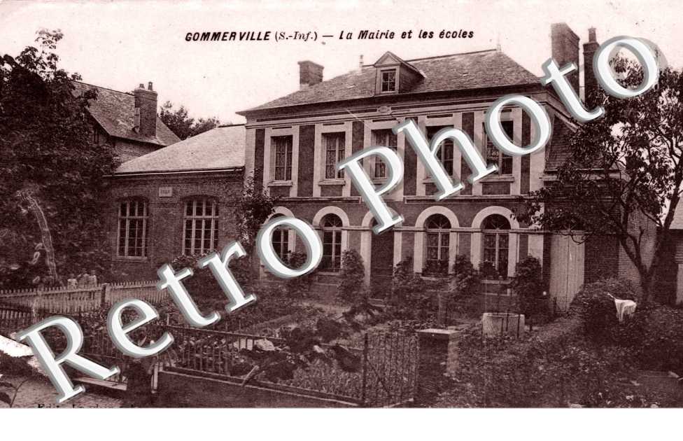 La mairie et les ecoles
