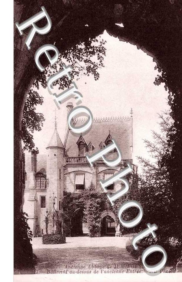 Ancienne Abbaye, batiment au dessus de l'entree