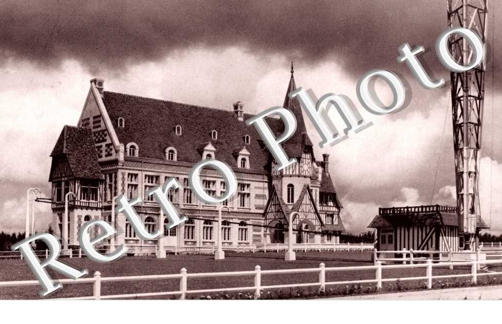 le Batiment principal et la Base du Pylone de 170 metres