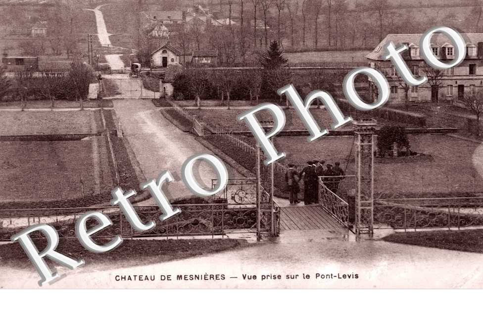 le Chateau de Mesnieres, Vue prise sur le Pont-Levis