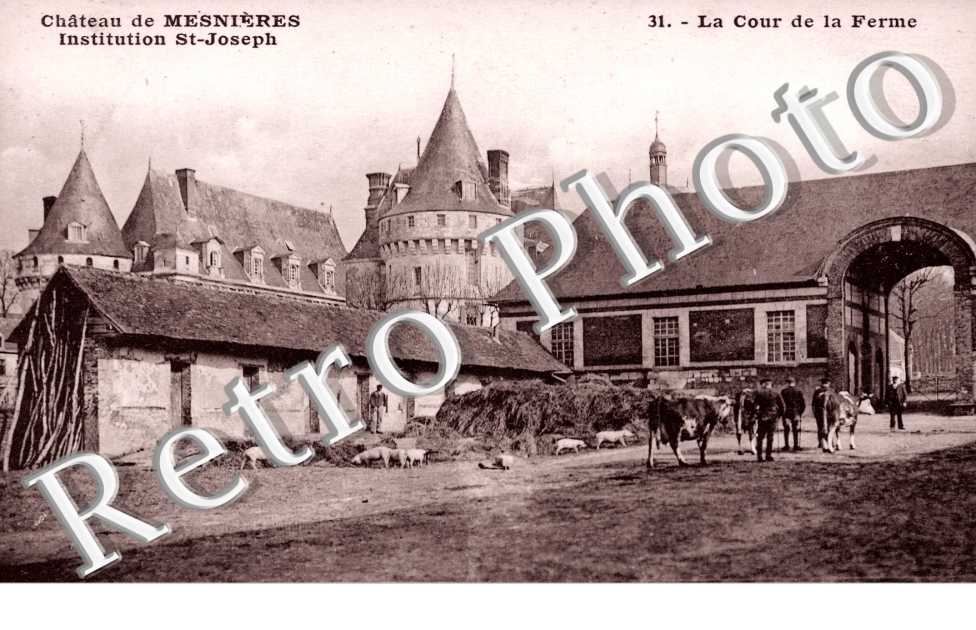 le Chateau de Mesnieres Institution Saint-Joseph, la Cour de la Ferme