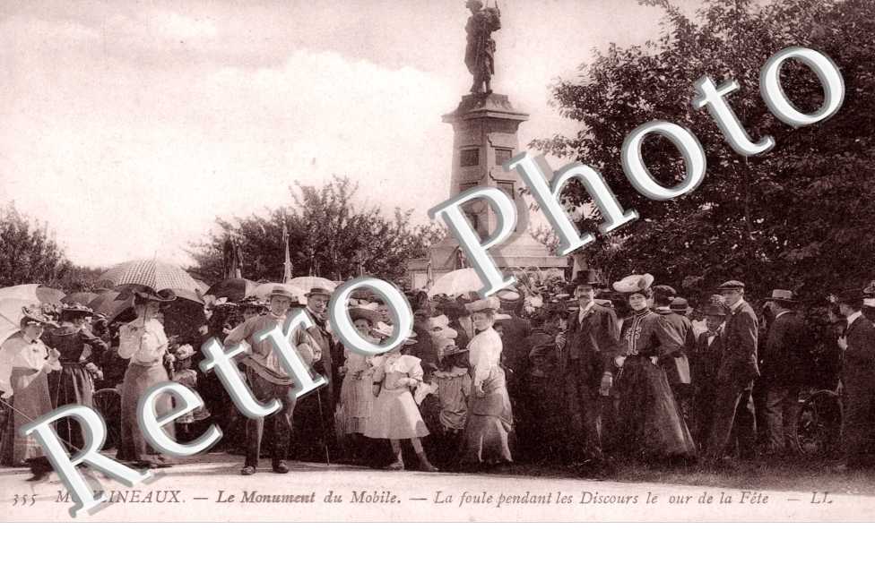 la foule du Monument le jour de la fetele Monument du Mobile, la Foule pendant les Discours lors de la Fete