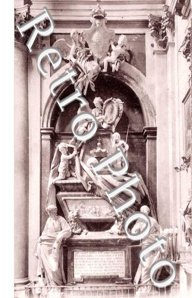 Monumento Fernando VI en le Iglesia de Santa Barbara