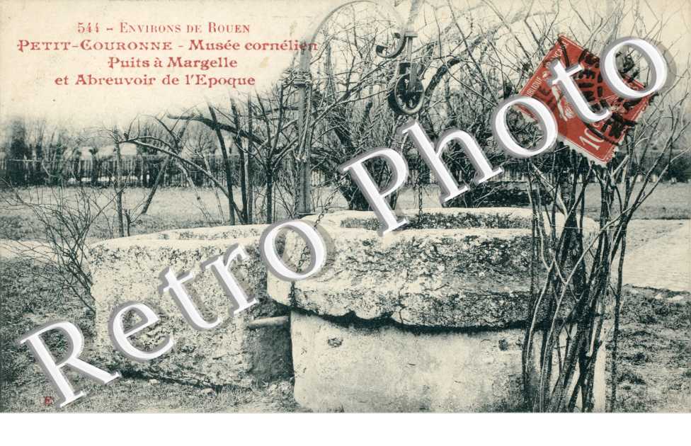Musée Cornélien Puits à Margelle et abreuvoir de l'époque