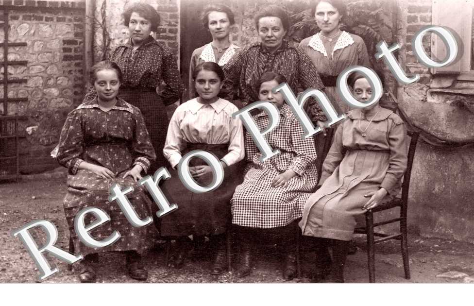 Des femmes prises en photos