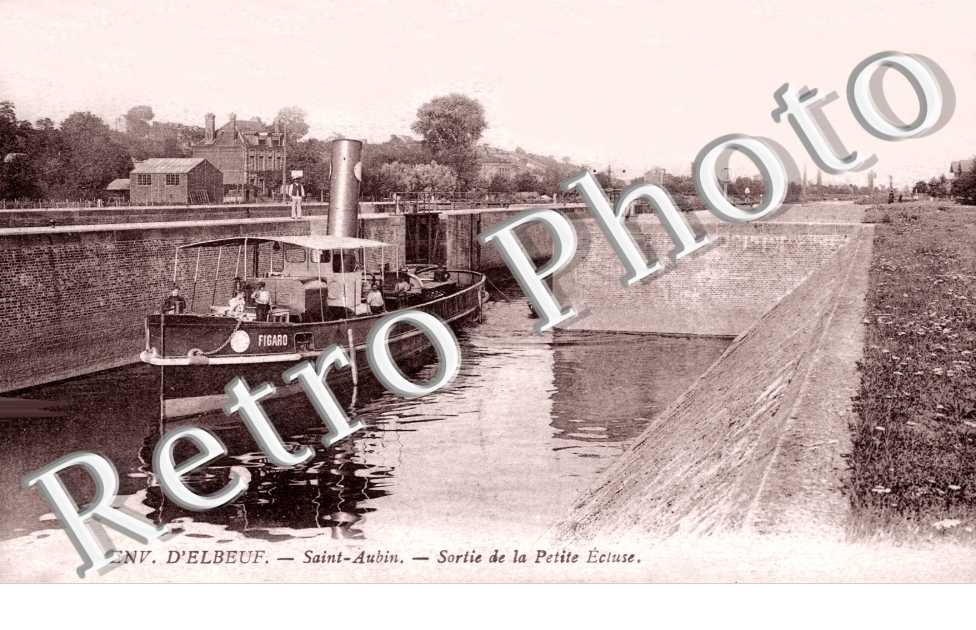Sortie de la petite ecluse - bateau