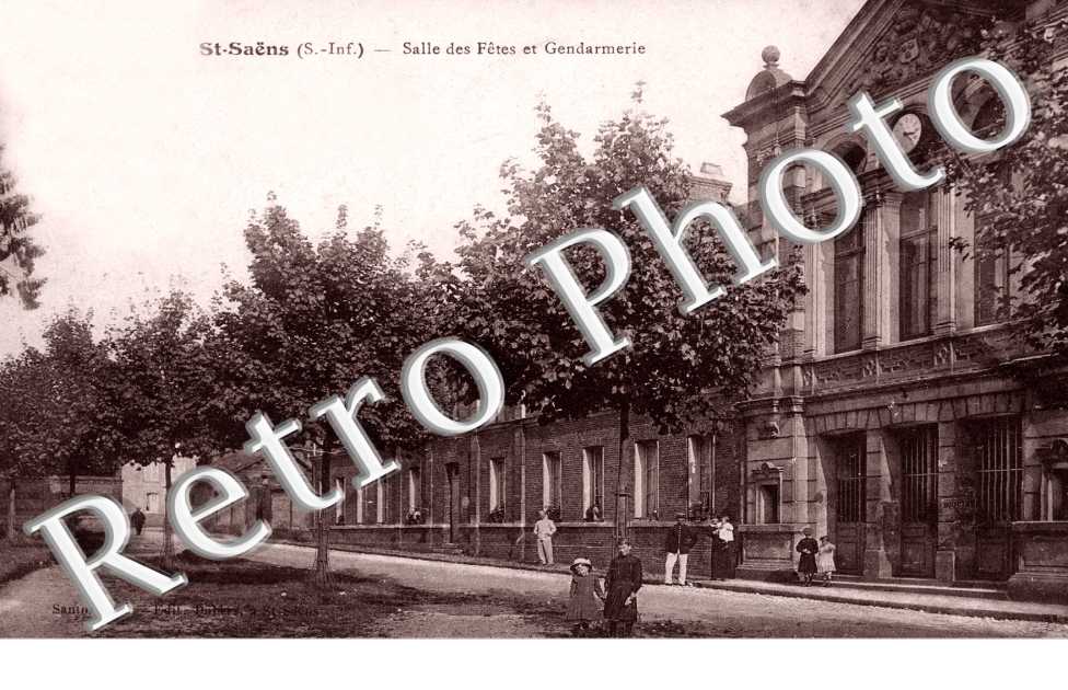 Salle des Fetes et Gendarmerie