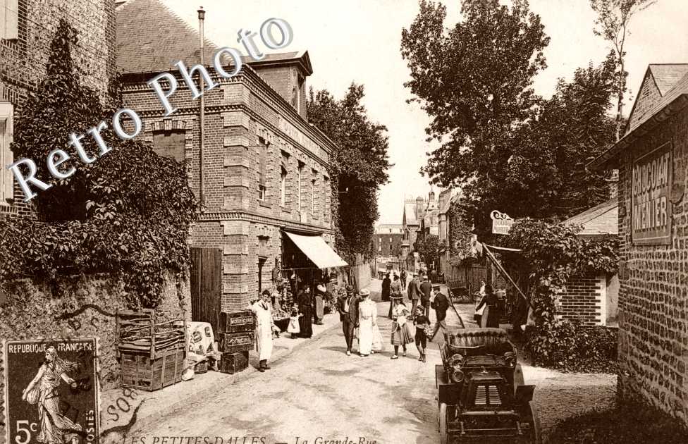 Les petites Dalles - La grande rue