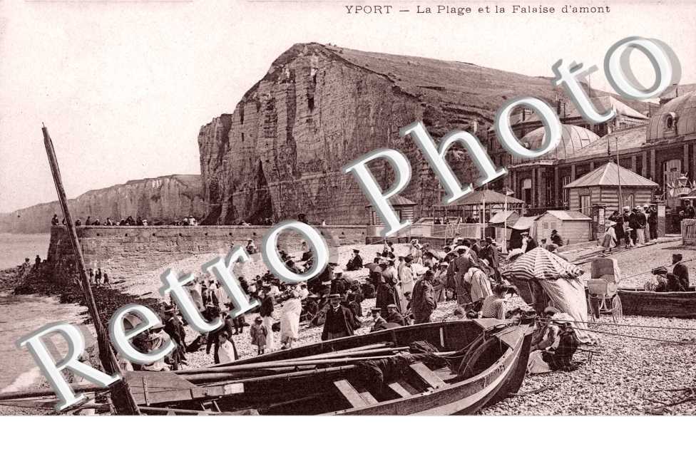 La plage et la falaise d'amont