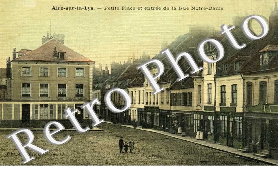 petite place et entree de la rue Notre-Dame