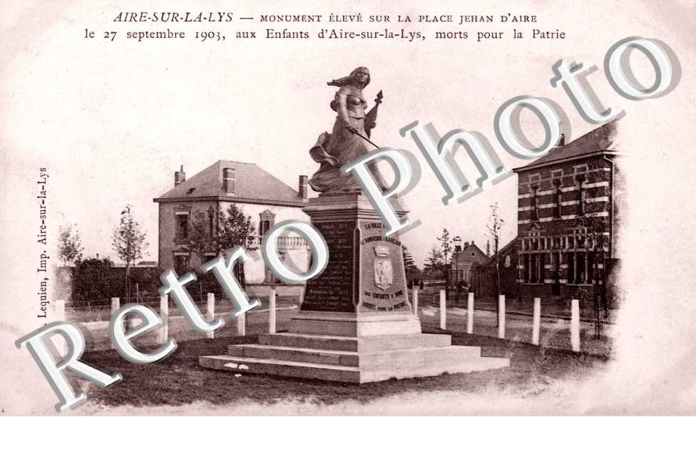 Monument eleve sur la place Jehan d'Aire