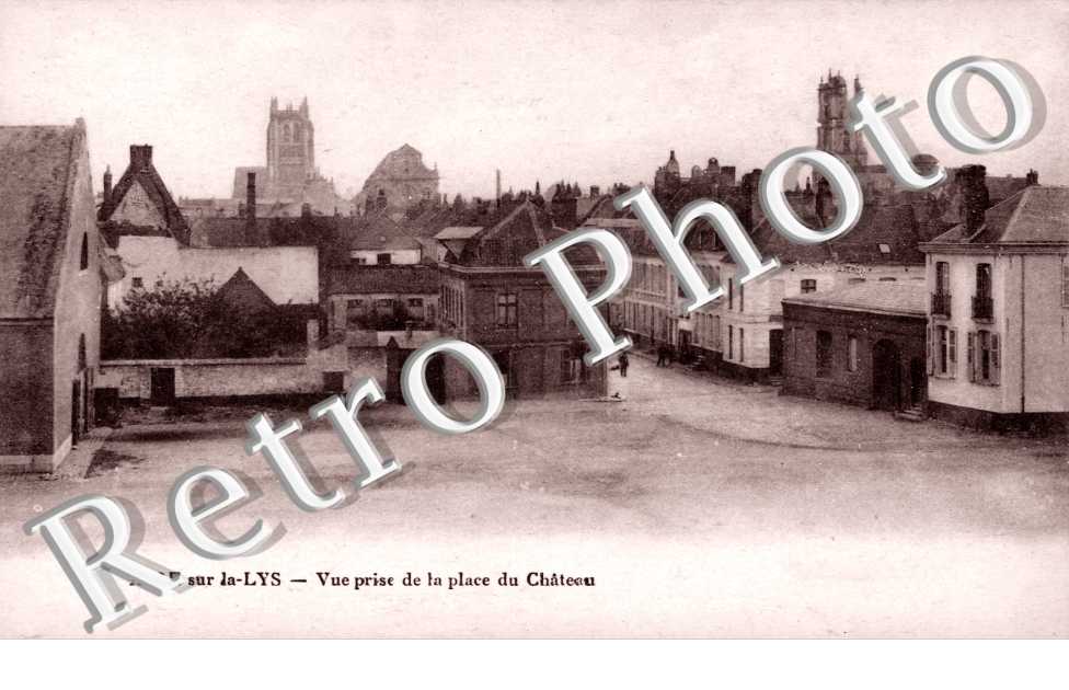 vue prise de la place du chateau
