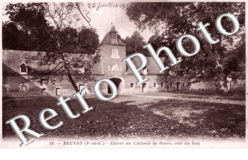 entree du chateau de Gorre, cote du bois