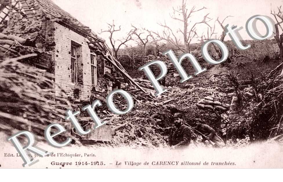 le village sillonne de tranchees