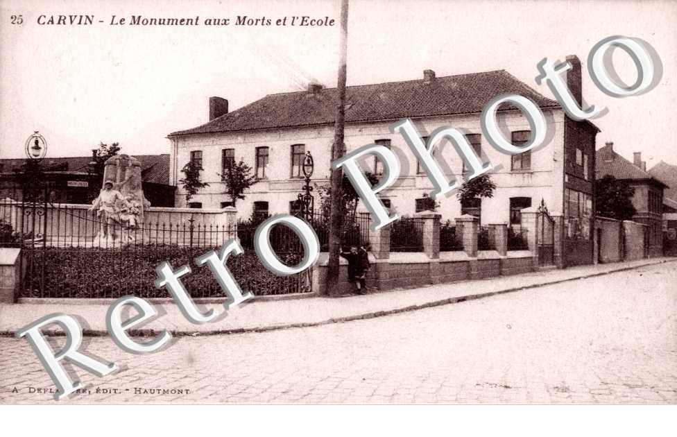 le monument aux morts et l'ecole