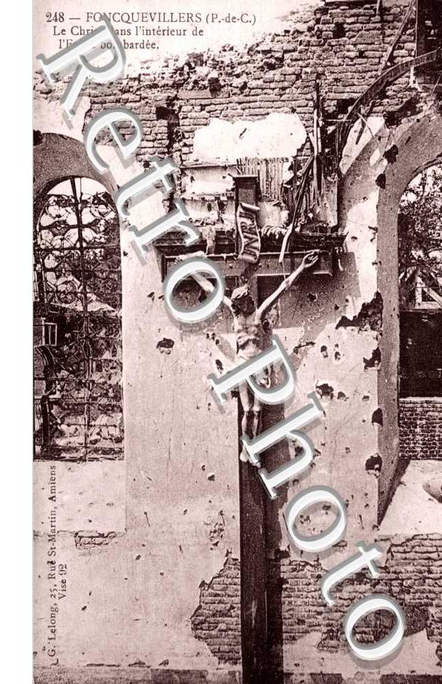 le Christ dans l'interieur de l'eglise bombardee