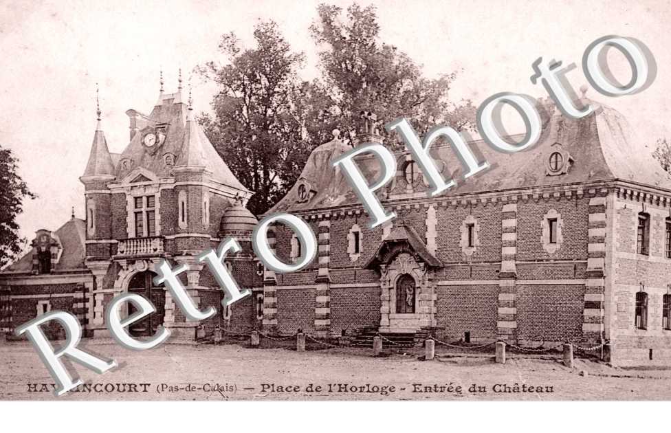 place de l'Horloge, entree du chateau