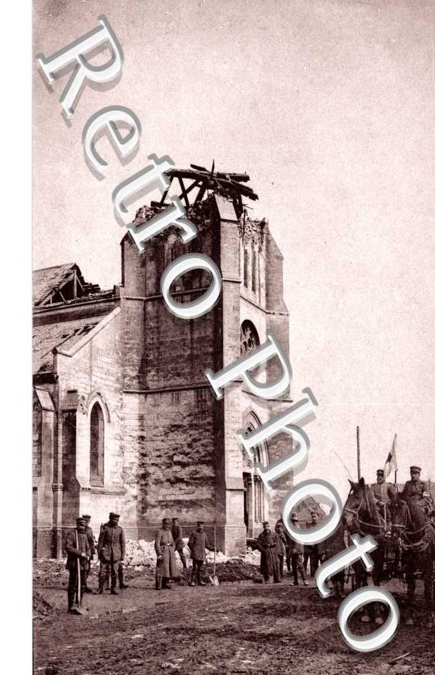 bombardement de l'eglise, le clocher en ruines