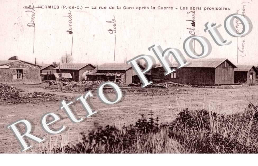 la rue de la Gare apres la guerre, les abris provisoires