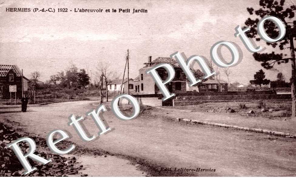 l'abreuvoir et le petit jardin