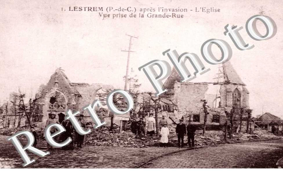 Vue prise de la grande rue - l'eglise - apres l'invasion