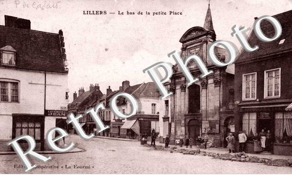 Le bas de la petite place
