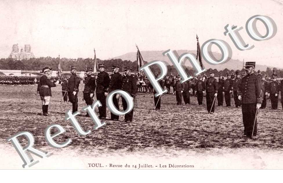 la revue du 14 Juillet - les decorations