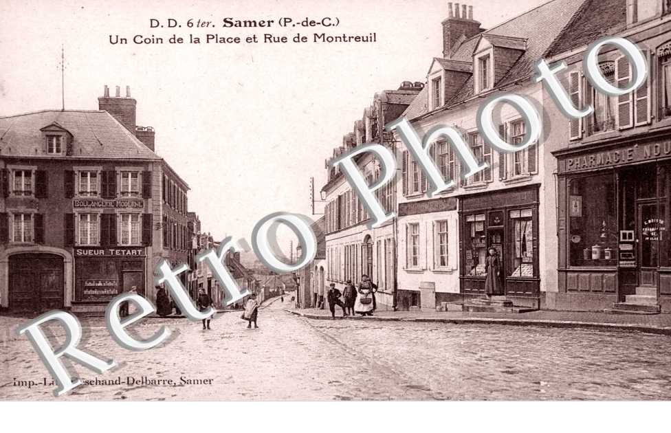 Un coin de la place et rue de Montreuil