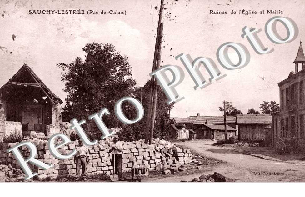 Ruines de l'eglise et mairie