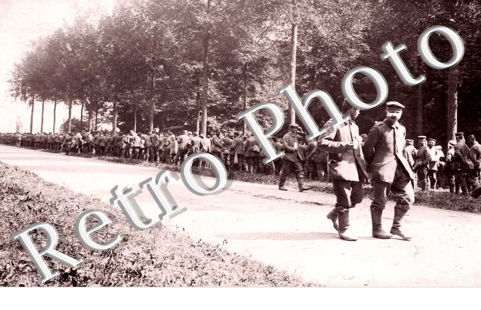 Soldats au bord de la Route