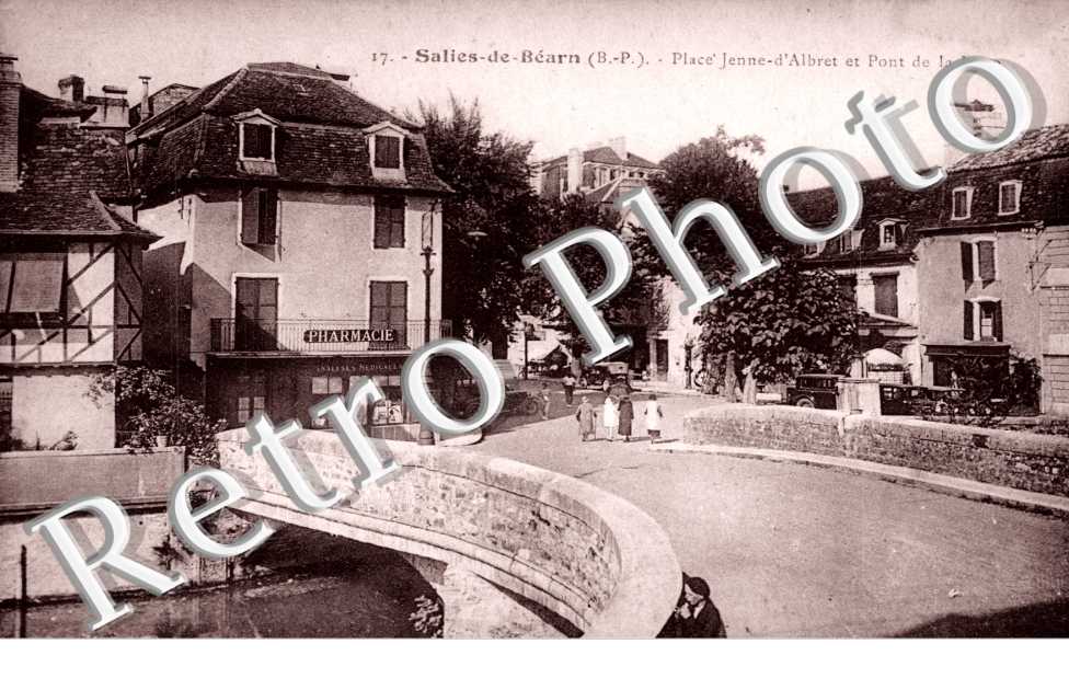 Place Jeanne d'Albret et Pont de la Lune