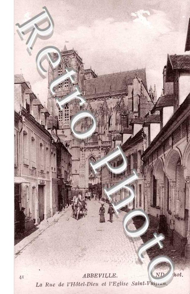 La Rue de l'Hotel Dieu et l'Eglise St Vulfran