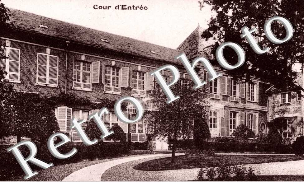 Pensionnat des Ursulines, Cour d'Entree