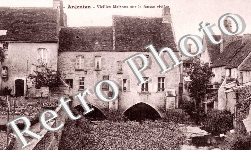 Vieilles Maisons sur la fausse riviere