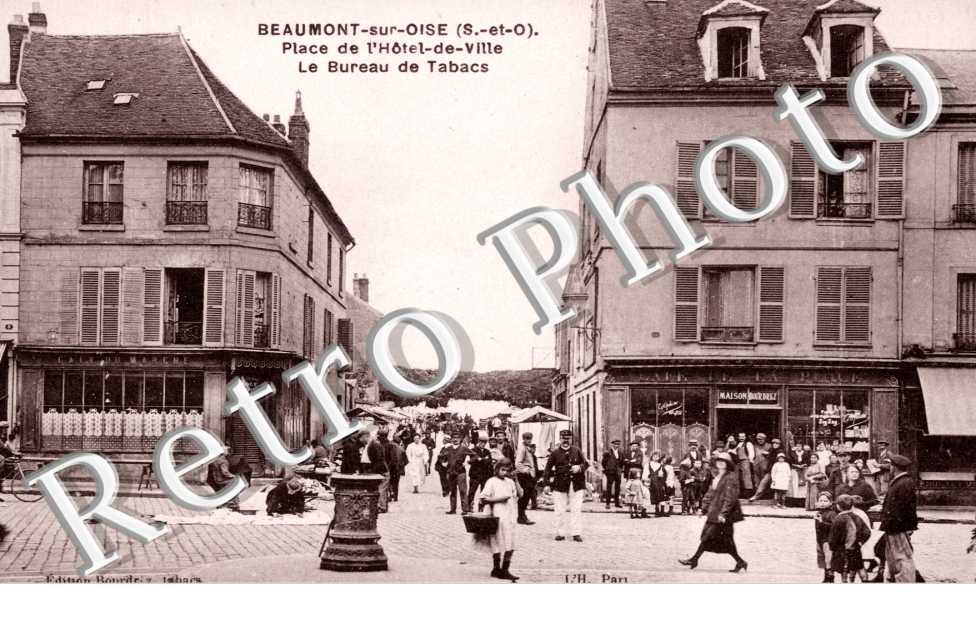 Place de l'Hotel de Ville et Bureau de Tabac