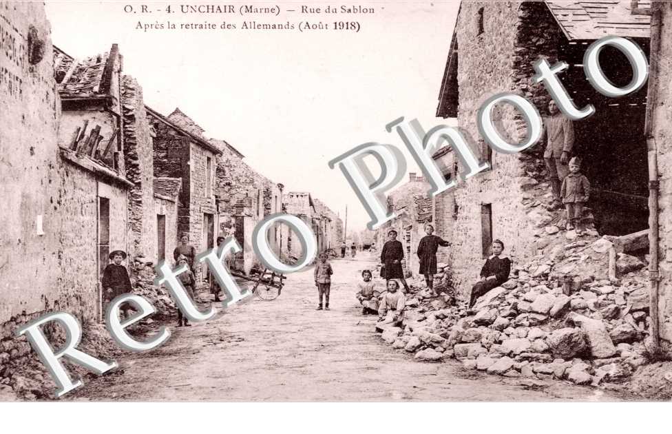 rue du Sablon apres la retraite des allemands (aout 1918)