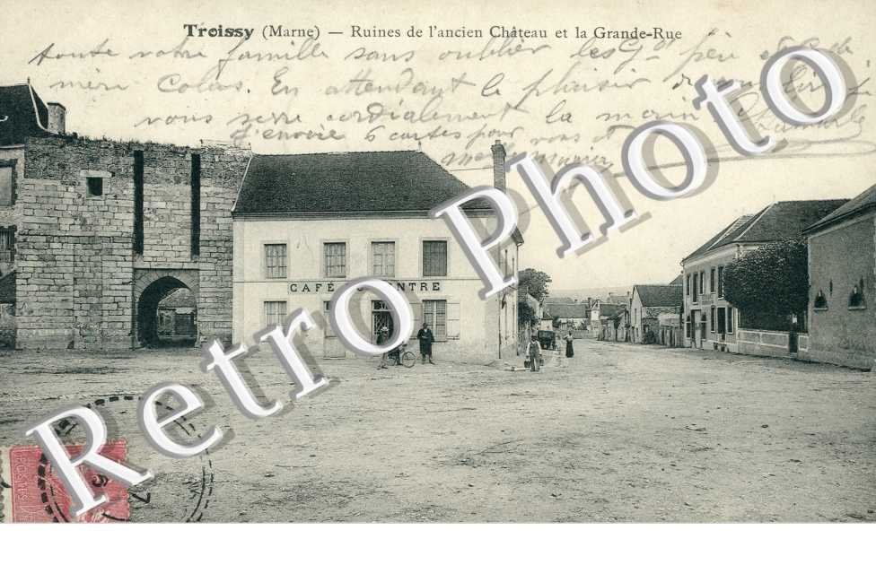 Ruines de l'Ancien Chateau et la Grande Rue