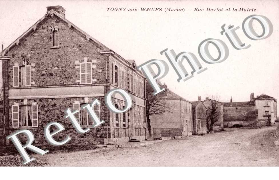 Rue Deviot et la Mairie