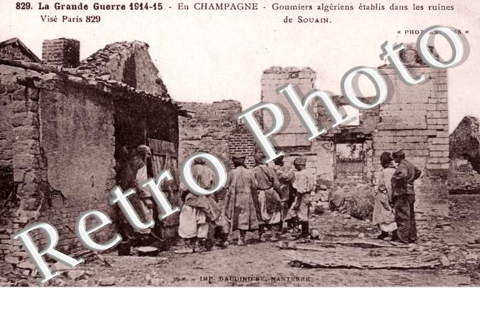 Goumiers algeriens etablis dans les ruines