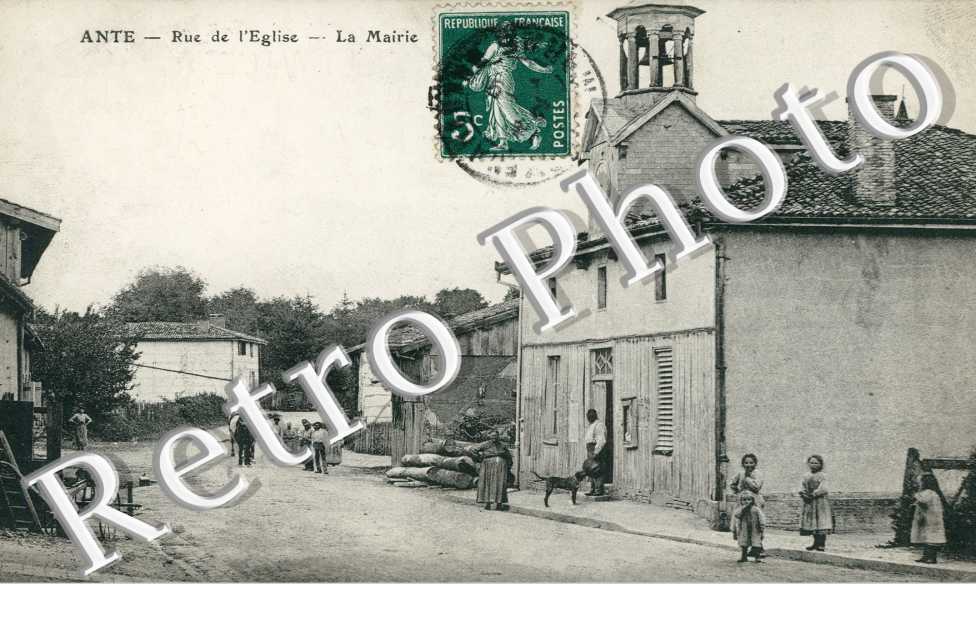 Rue de l'Eglise, la Mairie