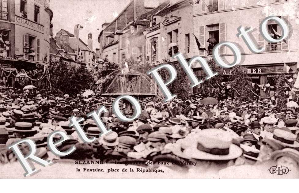 inauguration des eaux de Verdey, la fontaine, place de la Republique
