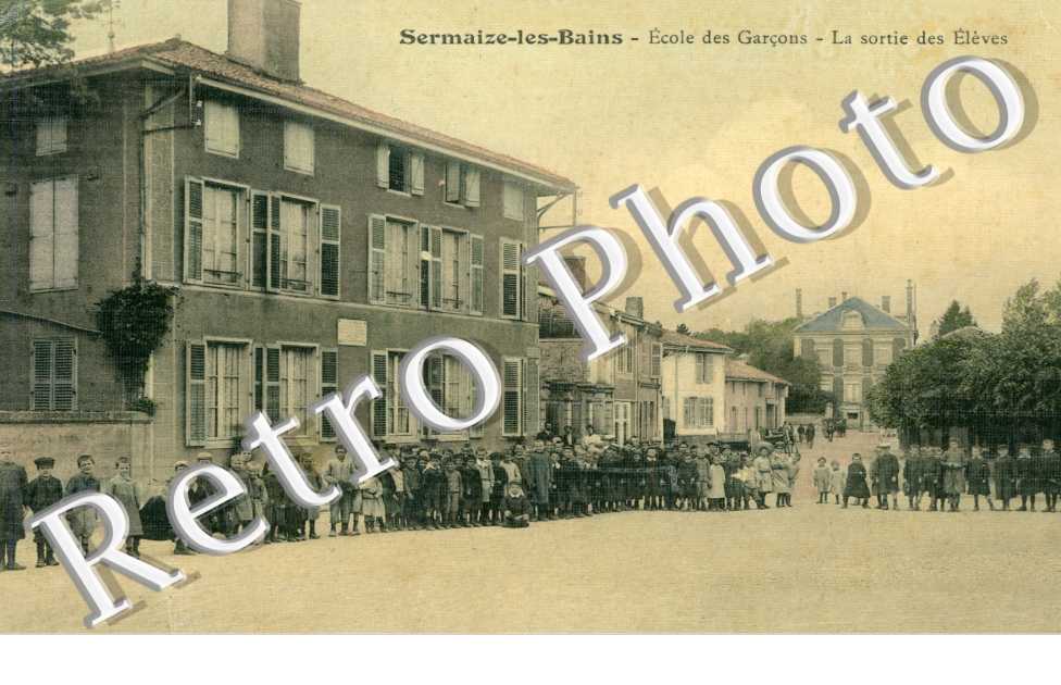 Ecole des Garcons, la Sortie des Eleves