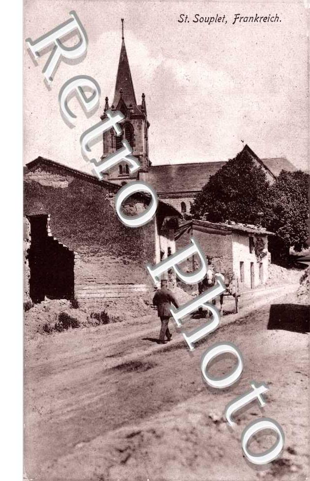 Une rue, un soldat, une eglise