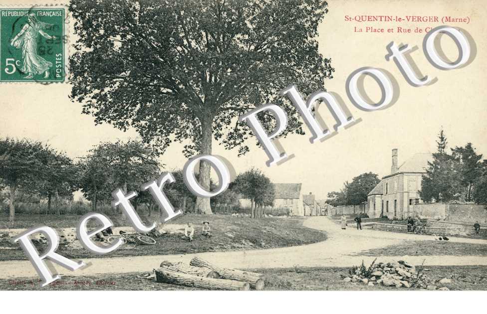 La Place et Rue de Charmont