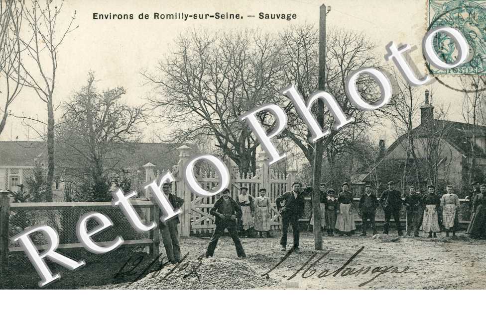 Jeunes habitants dans le village