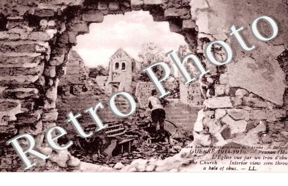 l'église vue par un trou d'obus  en 1916