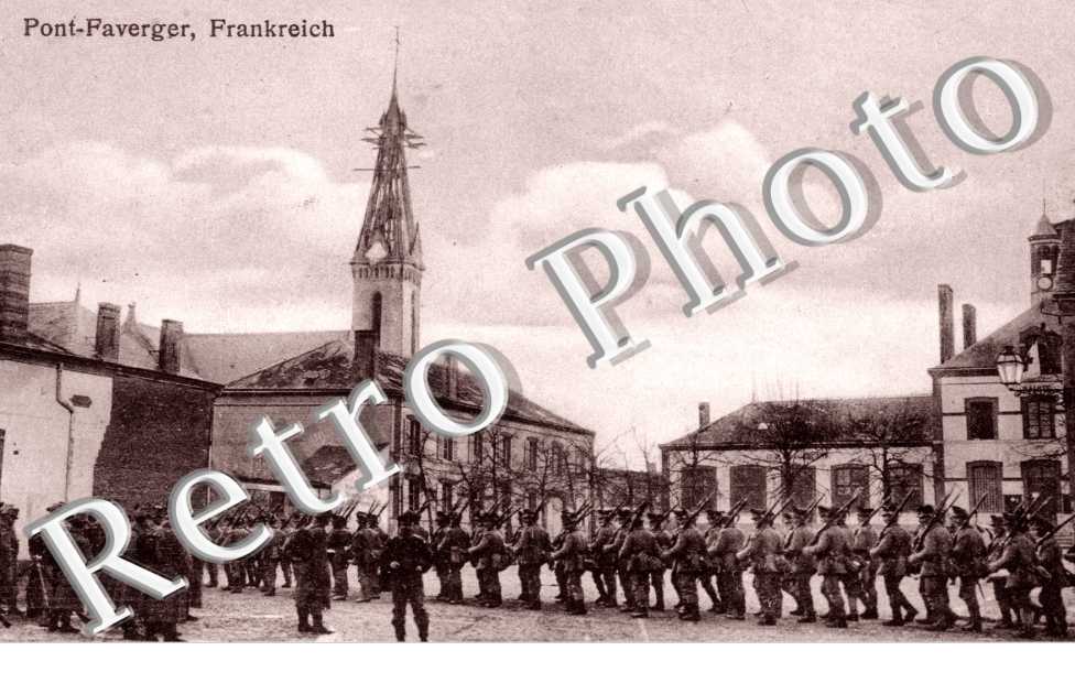 Soldats allemands sur la place en 1915