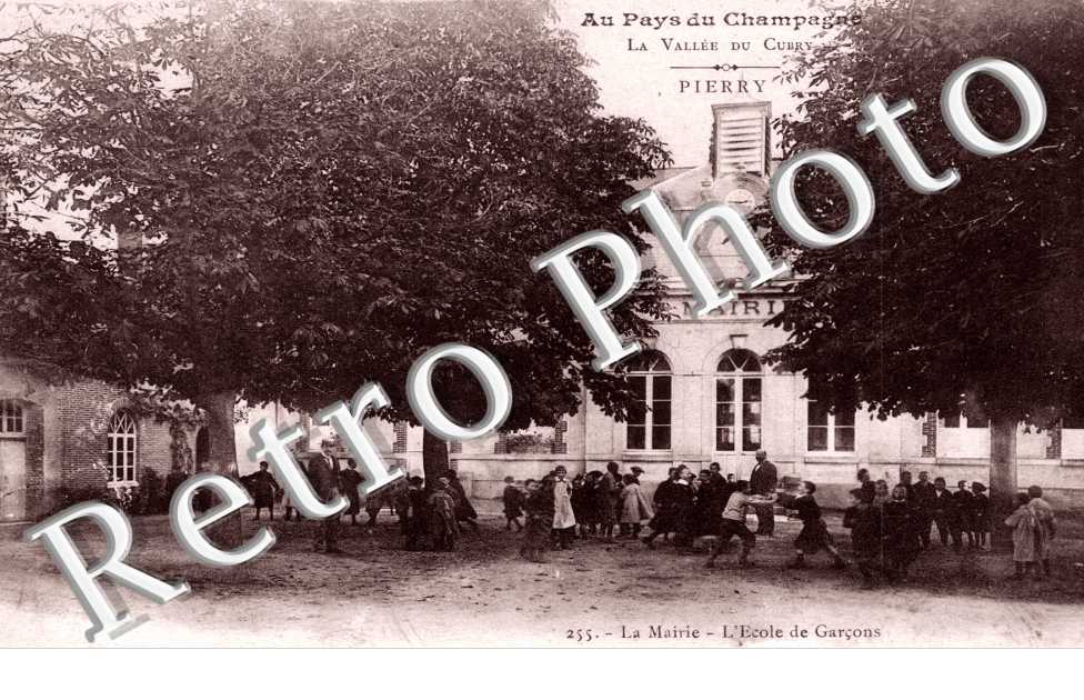 la Mairie et les ecoles de garcons